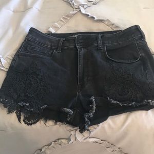 American Eagle Hi-rise Shortie